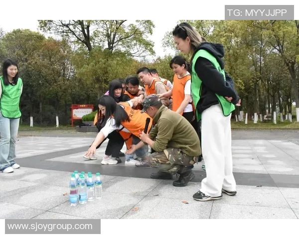 青年赛点评:FPX展现出色节奏掌控力与团队协作能力的精彩表现 青年赛点评:FPX展现出色节奏掌控力与团队协作能力的精彩表现