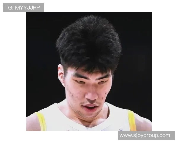 余嘉豪的成长之路与奋斗精神探析：从青涩少年到职场精英的蜕变之旅