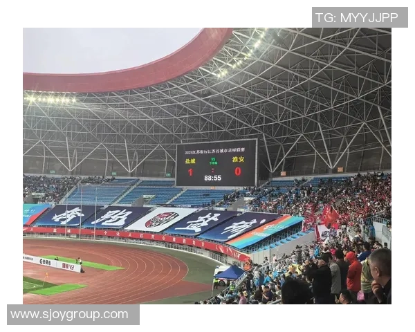 保定容大迎战盐城球队全力争胜展现足球魅力与激情对决