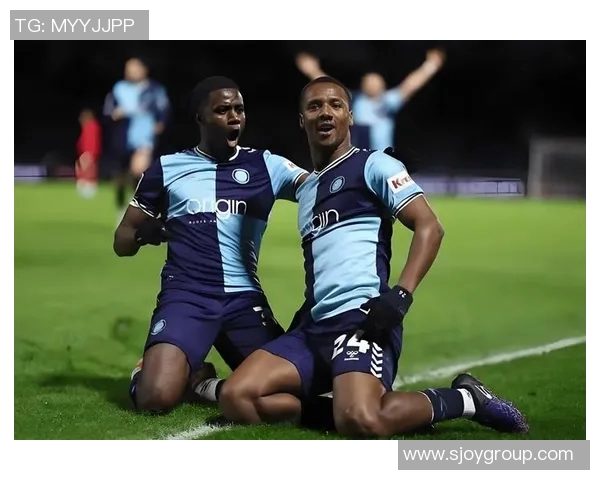 吉灵汉姆与卢顿的精彩对决分析及赛季前景展望