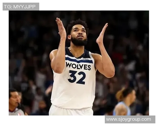 卡尔安东尼唐斯如何在NBA赛场上展现领袖风范与卓越实力